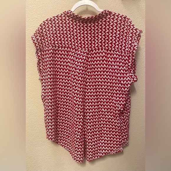 Jachs Girlfriend Quinn Button Down Cap Sleeve Shirt Red & White Chevron - Picture 7 of 7